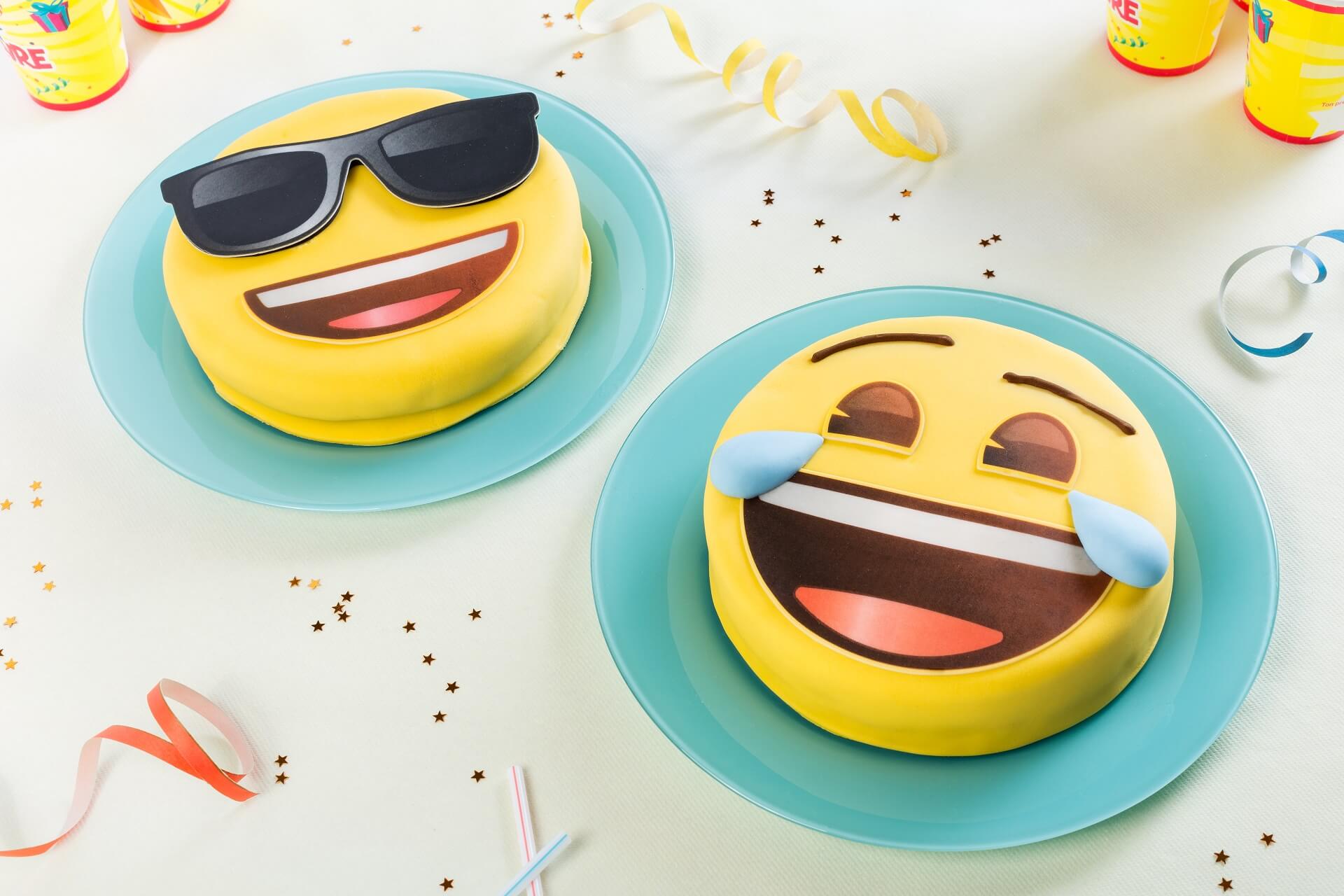 Gateau Smiley Gateau Anniversaire Emoji Gateau D Anniversaire Smiley Super Gateaux