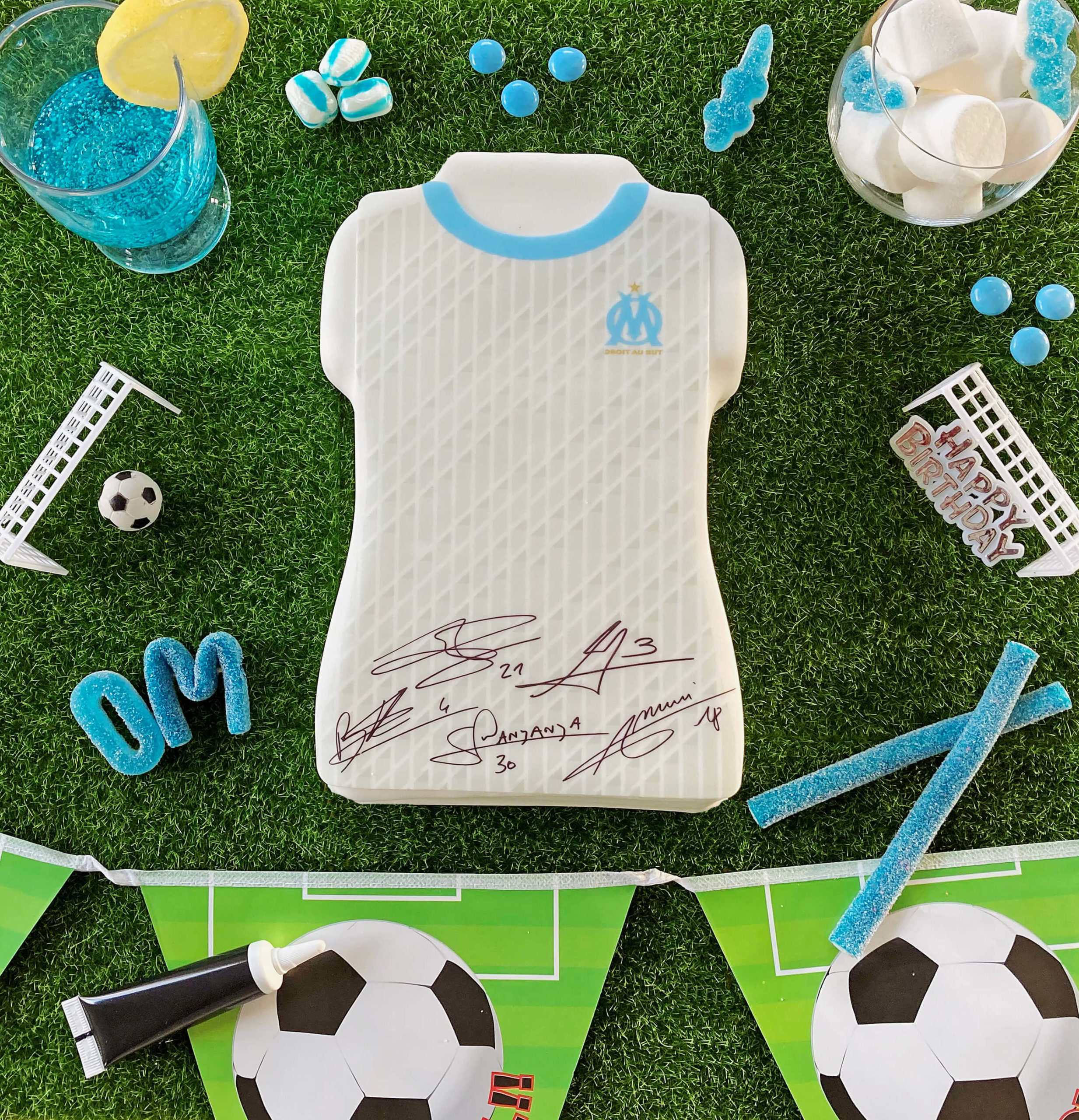 Gateau D Anniversaire Om Gateau Maillot De Foot Om Gateau Om En Pate A Sucre Supergateaux