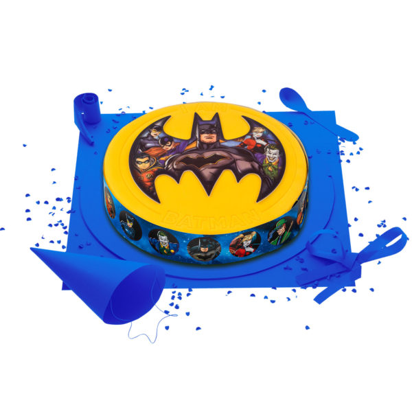 [Visuel du gâteau Batman représentant le symbole de chauve-souris avec les personnages principaux de DC Comics]