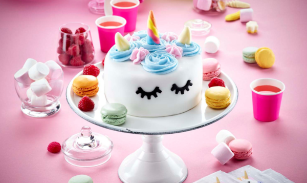 [Visuel du gâteau Licorne dans un décor de goûter pour enfants]